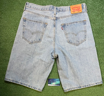 Levi 469 light wash jean shorts