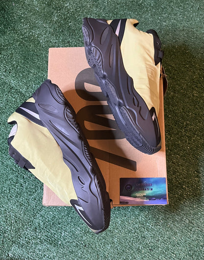 Yeezy Boost 700 Mnvn Resin