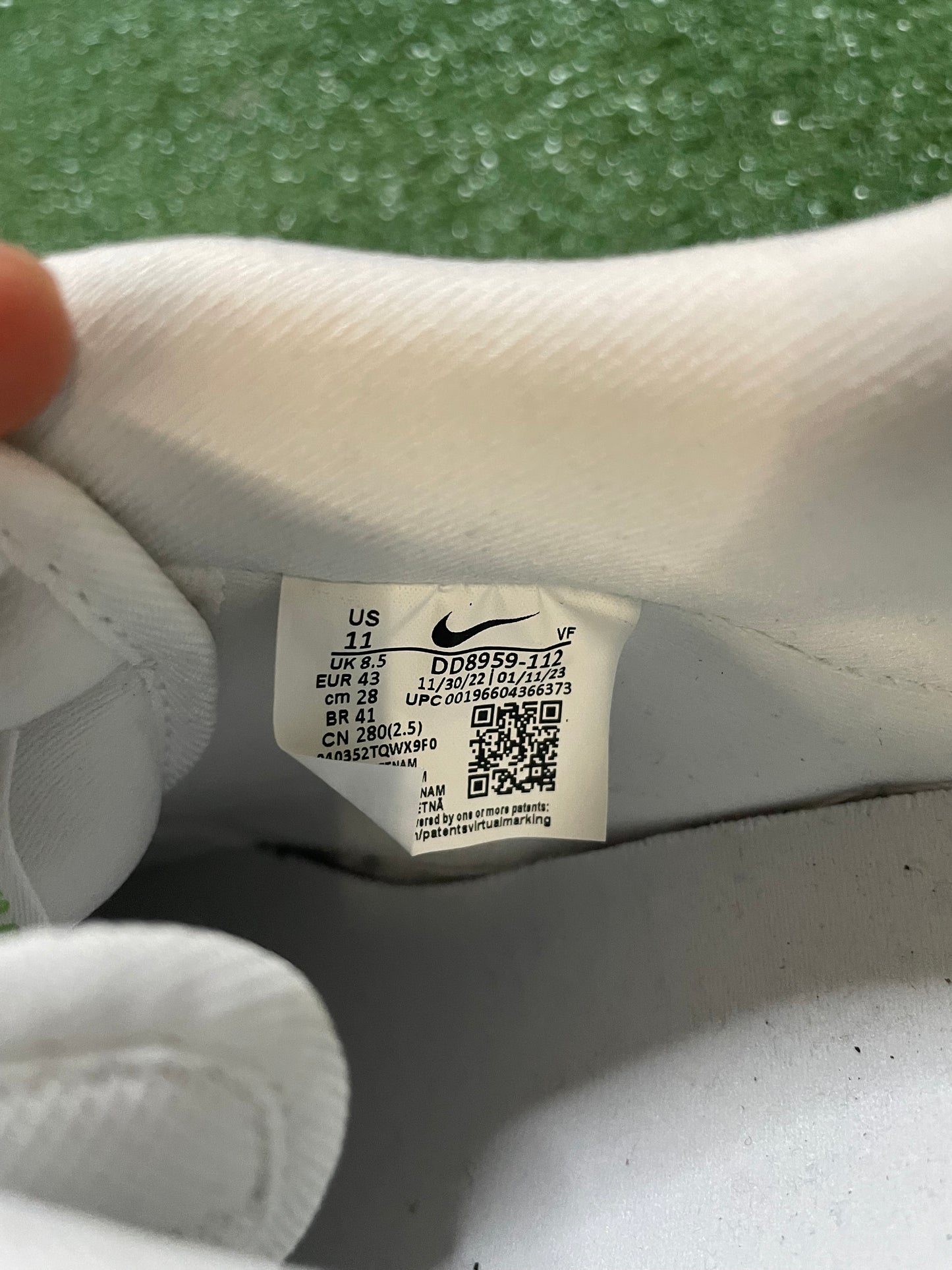 Nike Air Force 1 low white action green