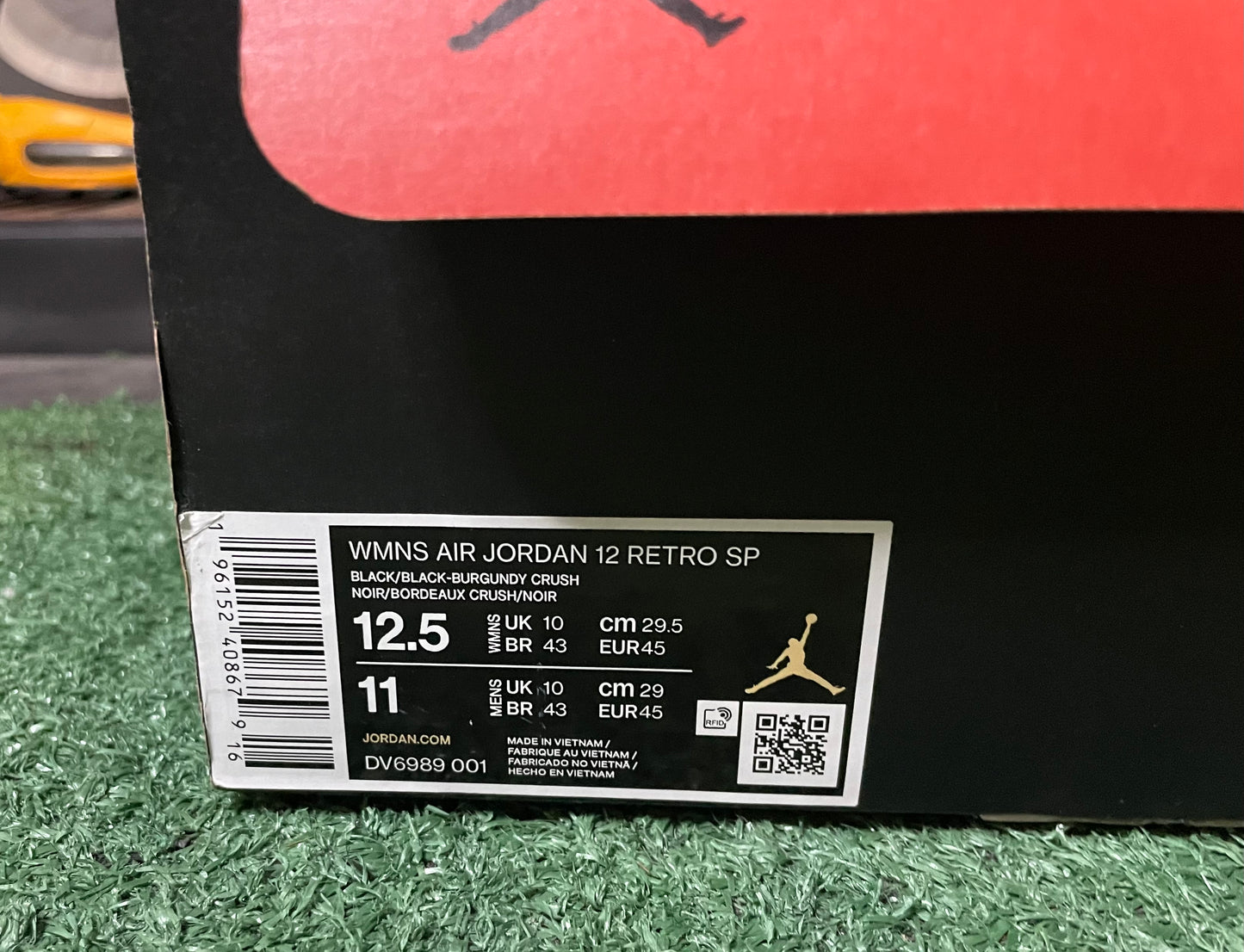 Air Jordan 12 a ma maniere black size 11men/12.5women