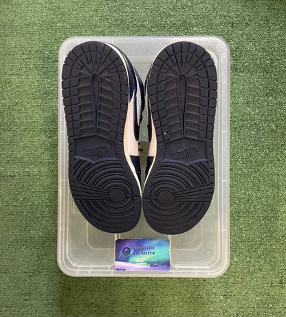 Air Jordan 1 high midnight navy size 7youth/8.5women