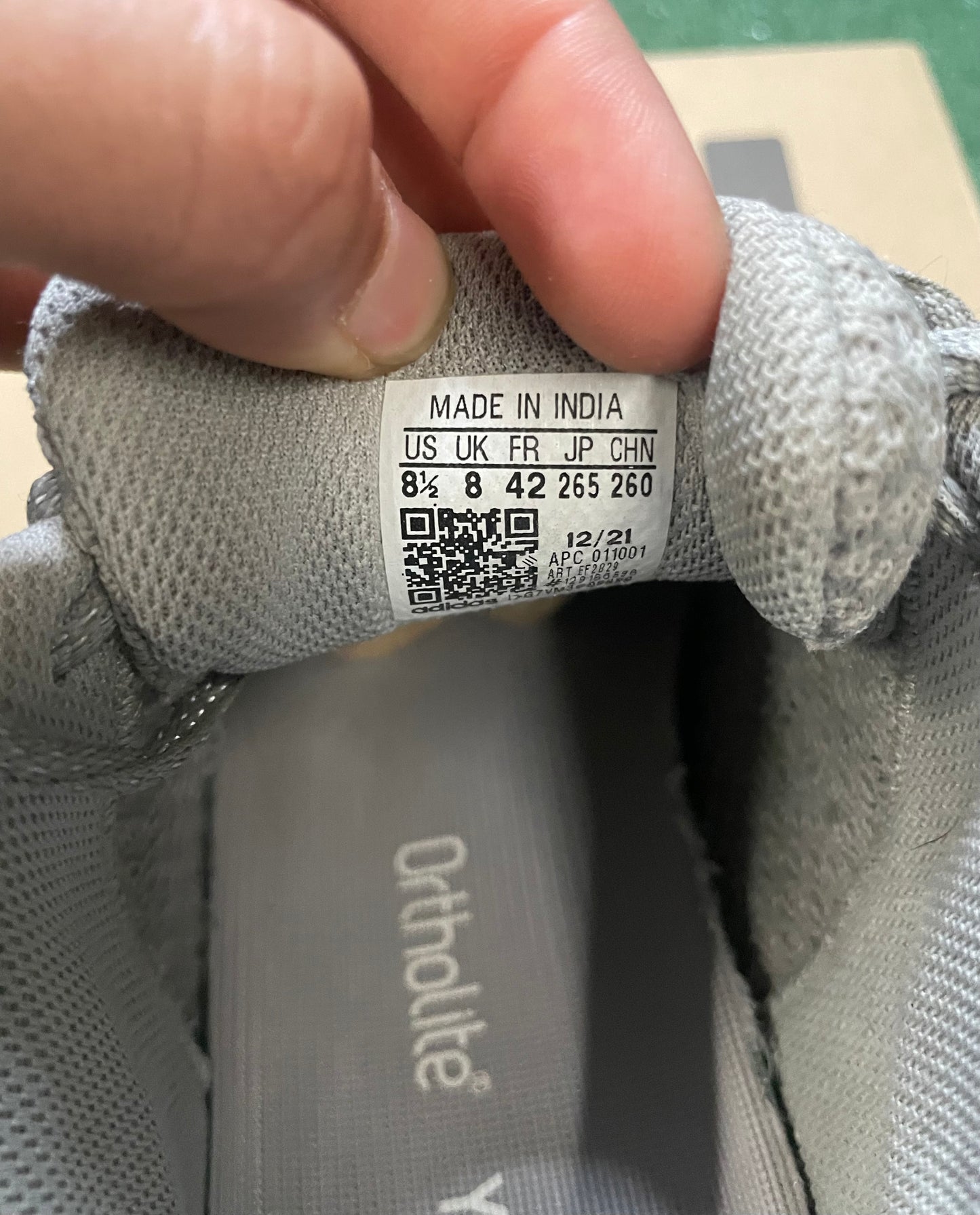 Yeezy Boost 700 v2 static size 8.5men/10women