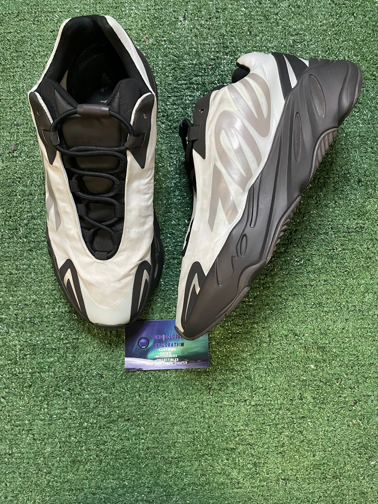 Adidas Yeezy 700 MNVN blue tint size 11men/12.5women