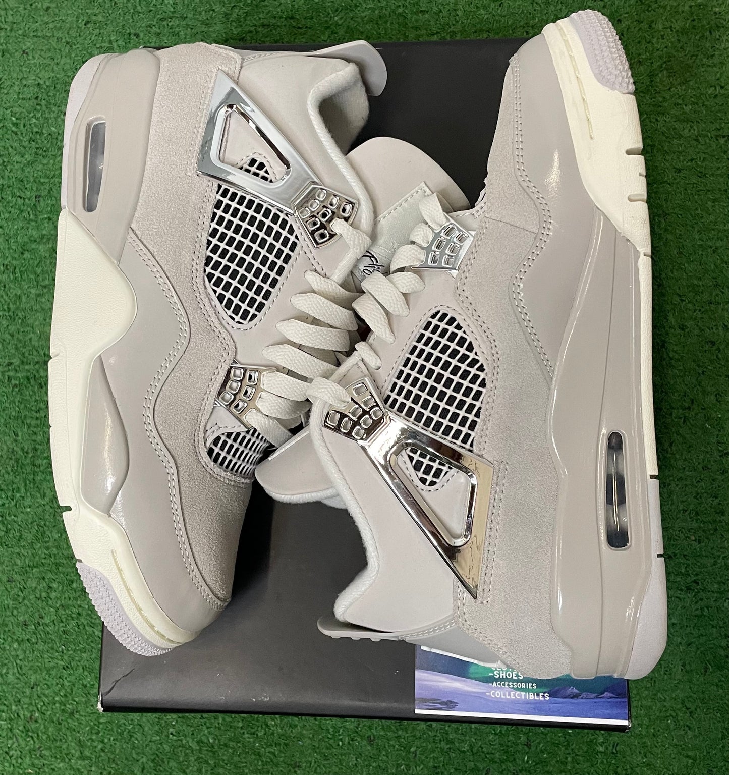 Jordan 4 frozen moments size 5.5youth/7women