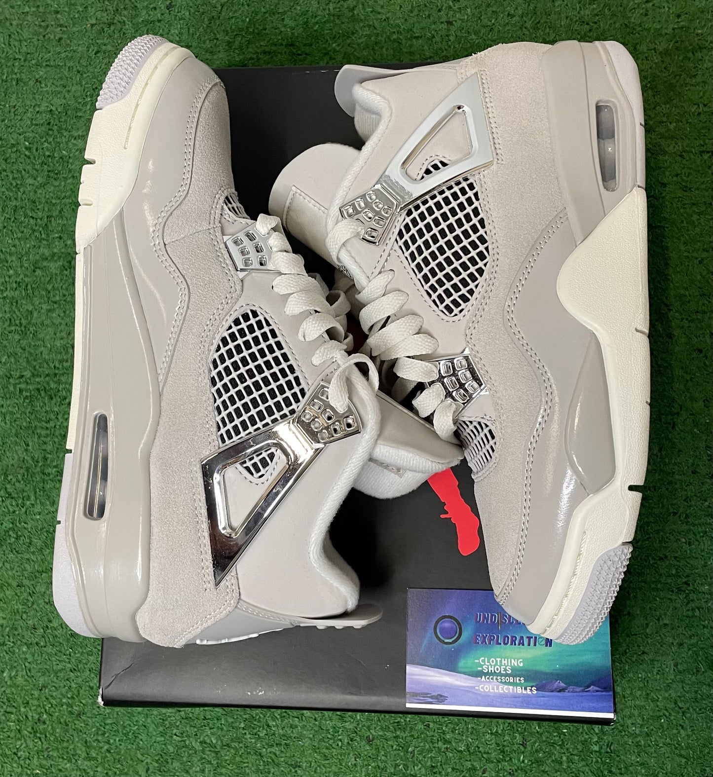 Jordan 4 frozen moments size 5.5youth/7women