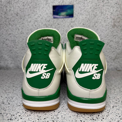 Jordan 4 SB Pine Green 8 Men “Preowned”