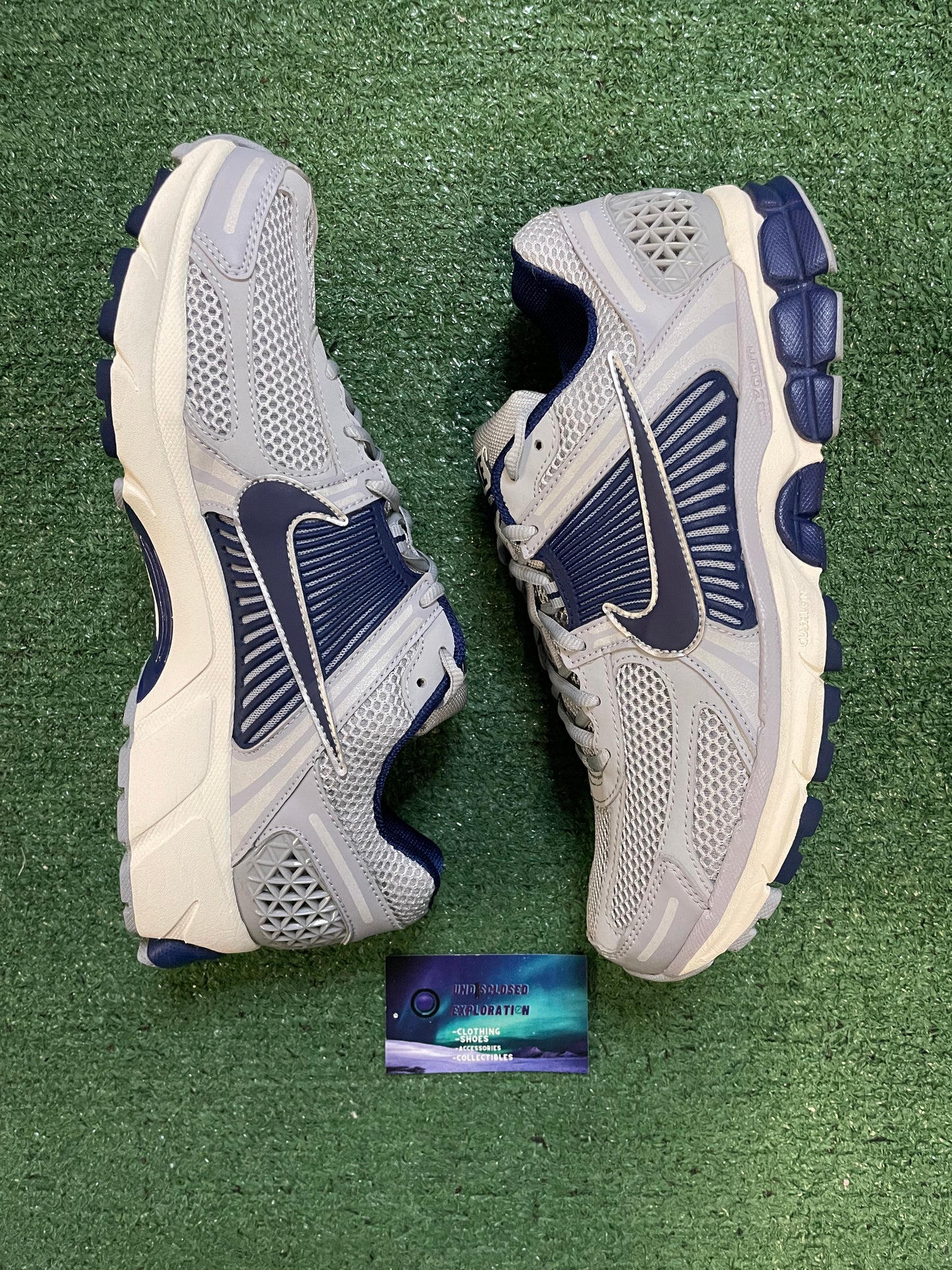 Nike Vomero 5 yankee size 11men/12.5women