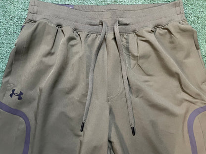 Under Armour woven olive cargo pants