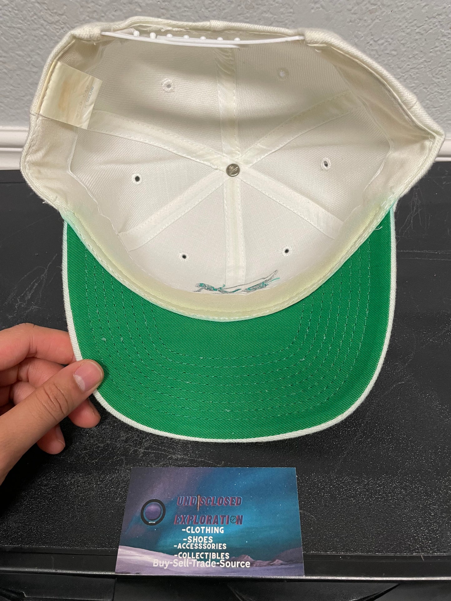 vintage 1990s Dv8 white hat