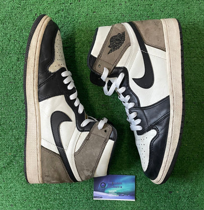 Jordan 1 high mocha size 10men/11.5women