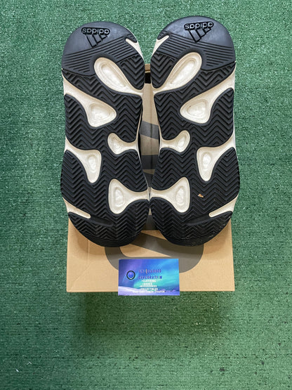 Yeezy Boost 700 waverunner size 8.5men/10women