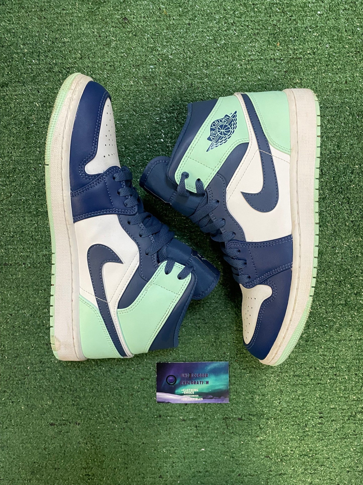 Jordan 1 mid blue mint size 9.5men/11women