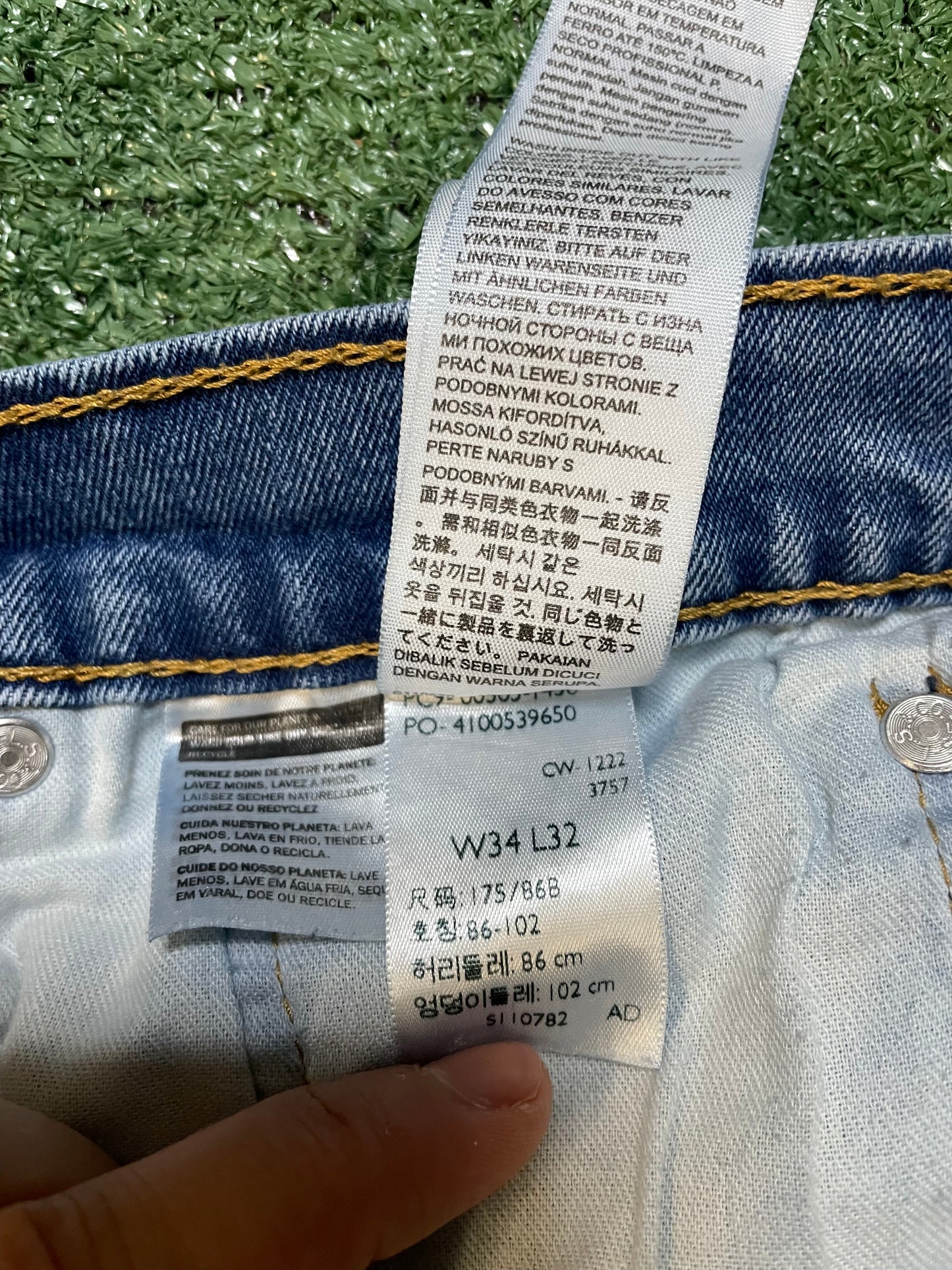 Levi 505 light wash jeans