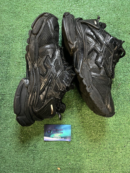 Balenciaga runner triple black size 11men/12.5women(EU 44)