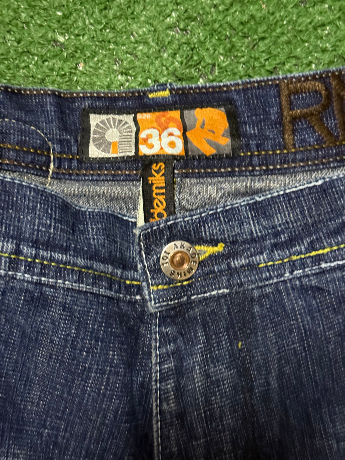 Vintage Akademiks Jeans