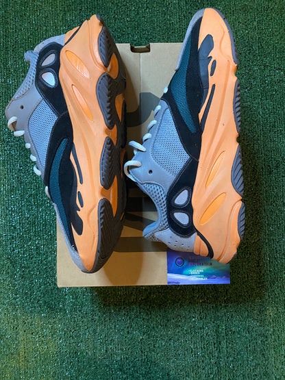 Yeezy 700 enflame amber size 10.5men/12women