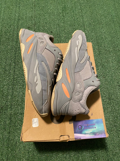 Yeezy 700 “Inertia” size 8men/9.5women