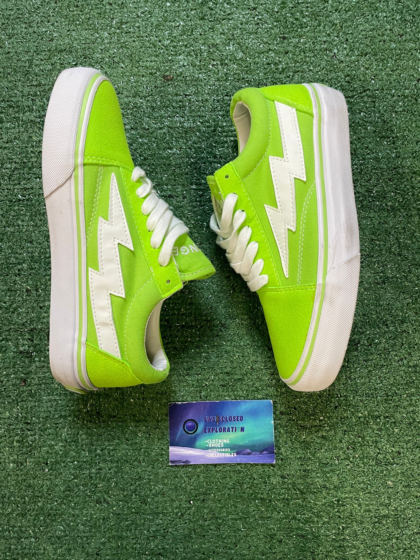 Revenge x Storm bolt green size 4men/5.5women