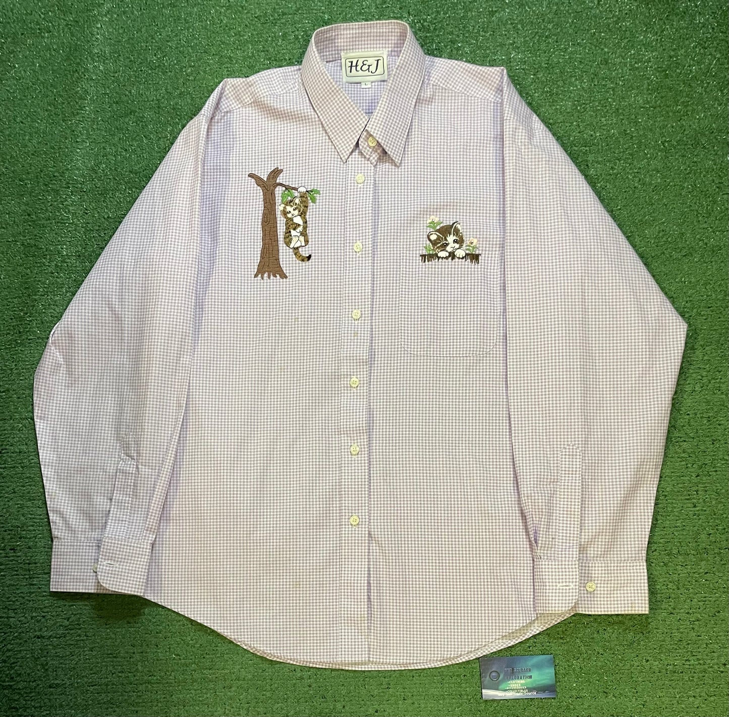 H&J embroidered cat embroidered white and purple button up