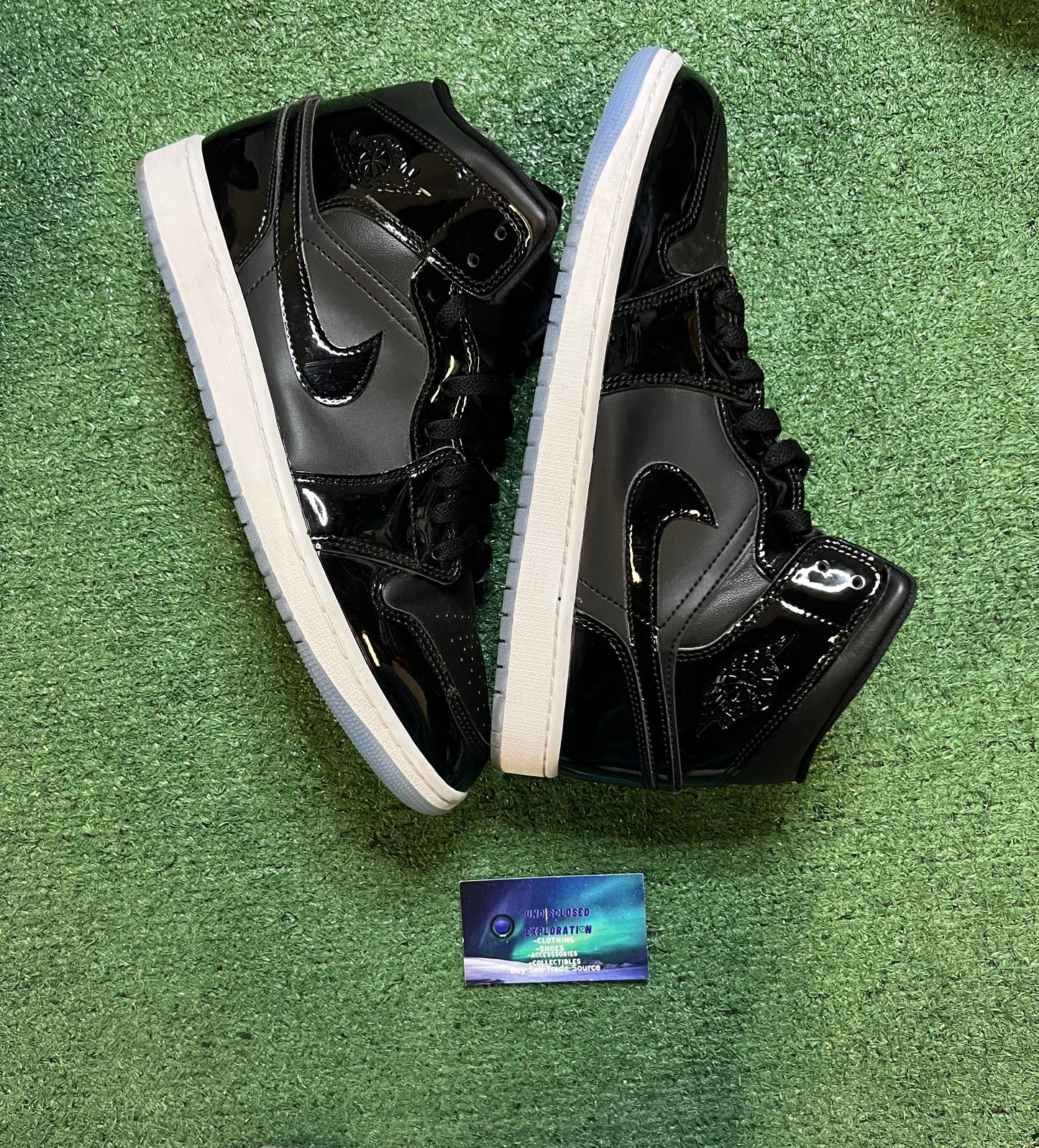 Jordan 1 mid space jam size 11men/12.5women