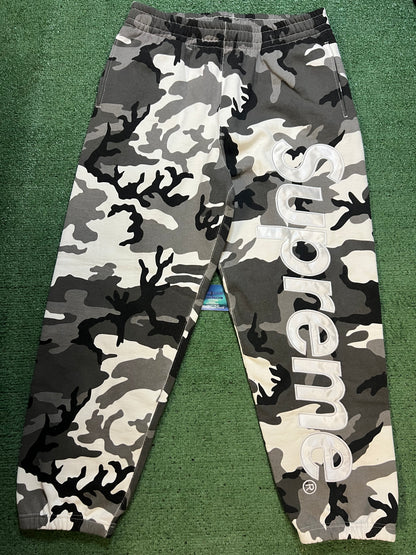 Supreme snow camo satin applique sweatpants