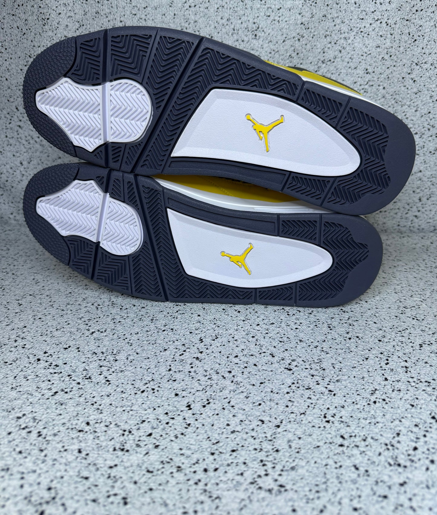 Jordan 4 Lightning