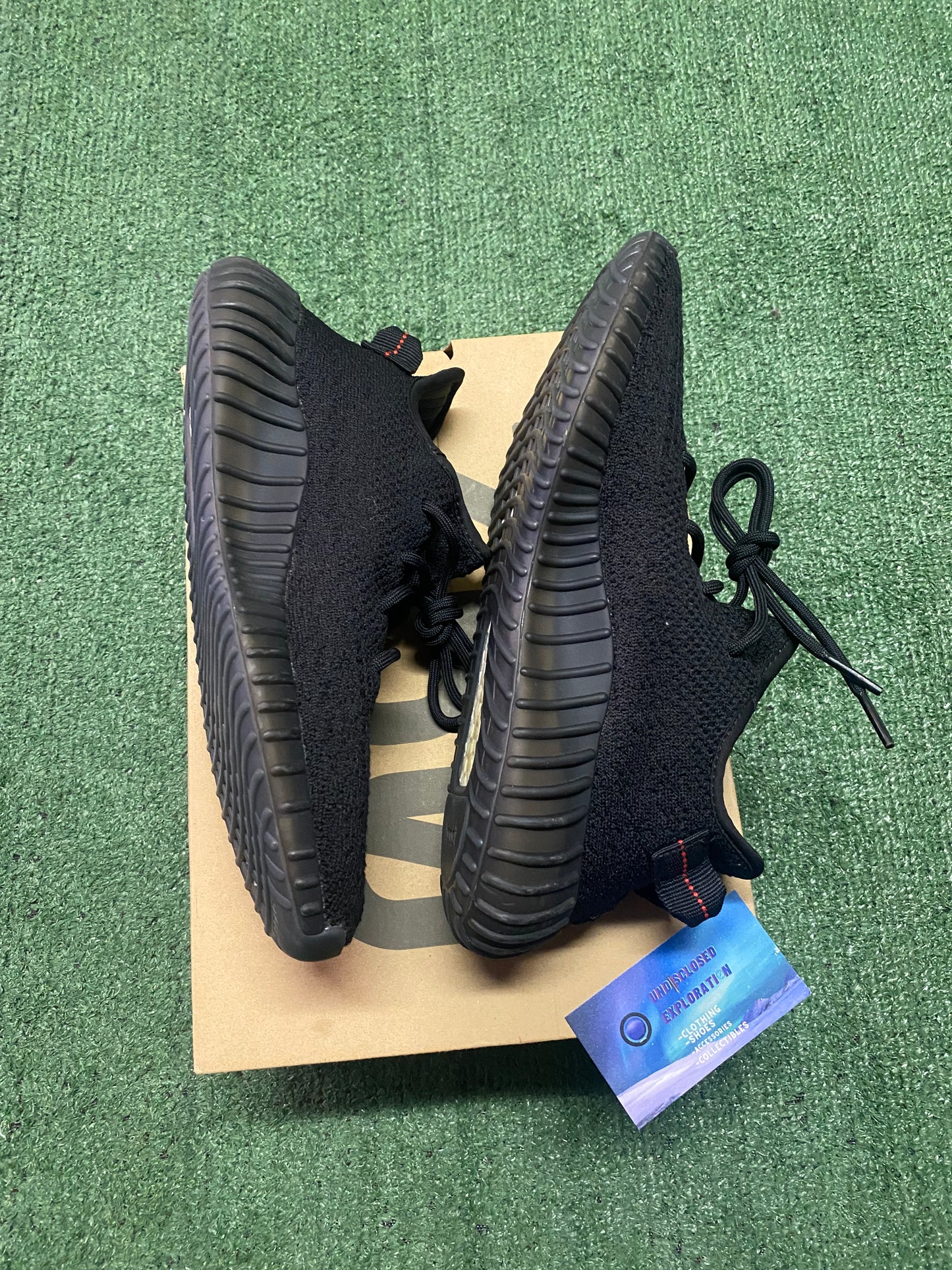 Yeezy Boost 350 V2 Bred size 8men/9.5women