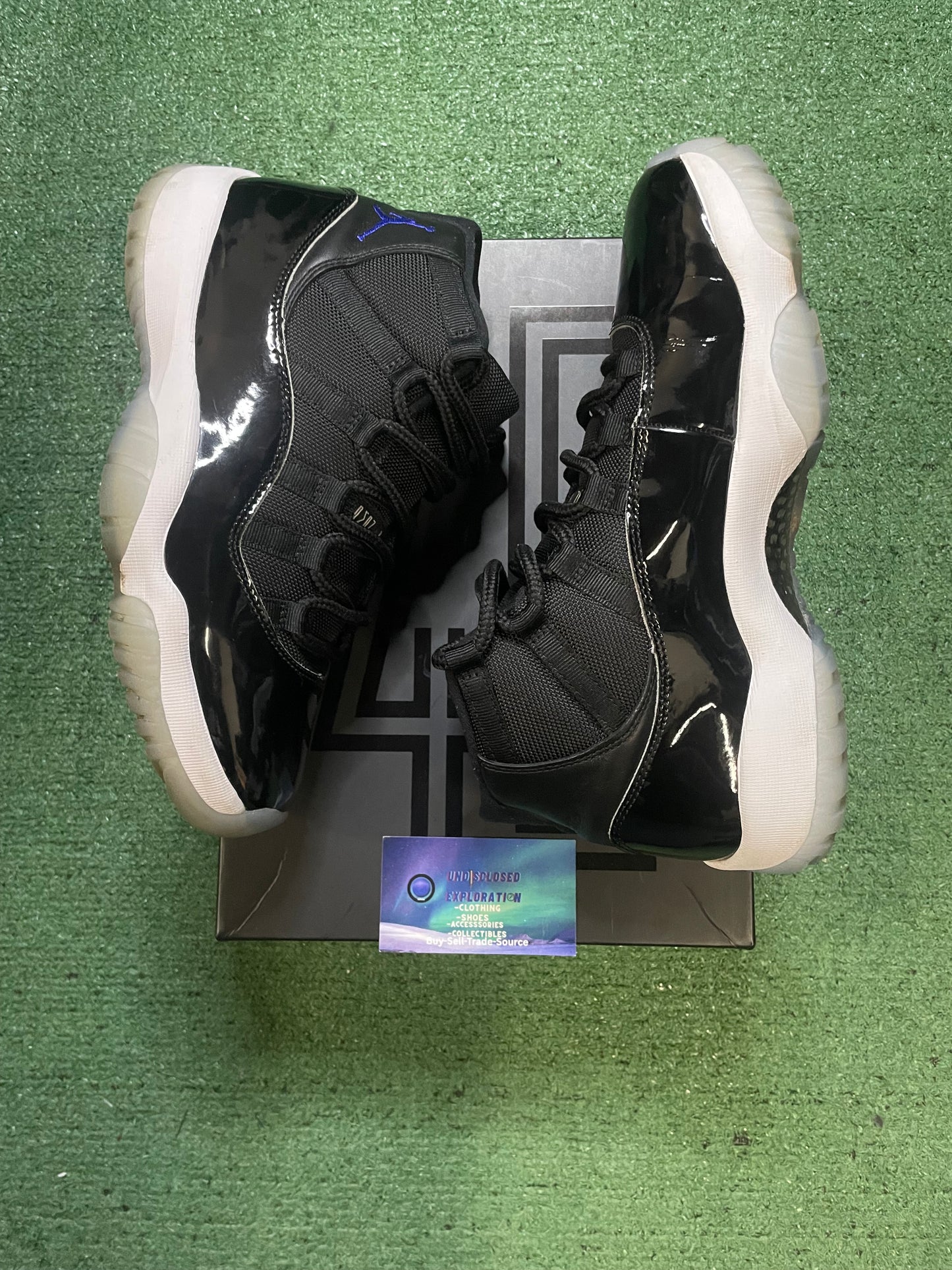 Air Jordan 11 space jam size 8.5men/10women