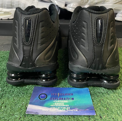 Nike Shox R4 triple black