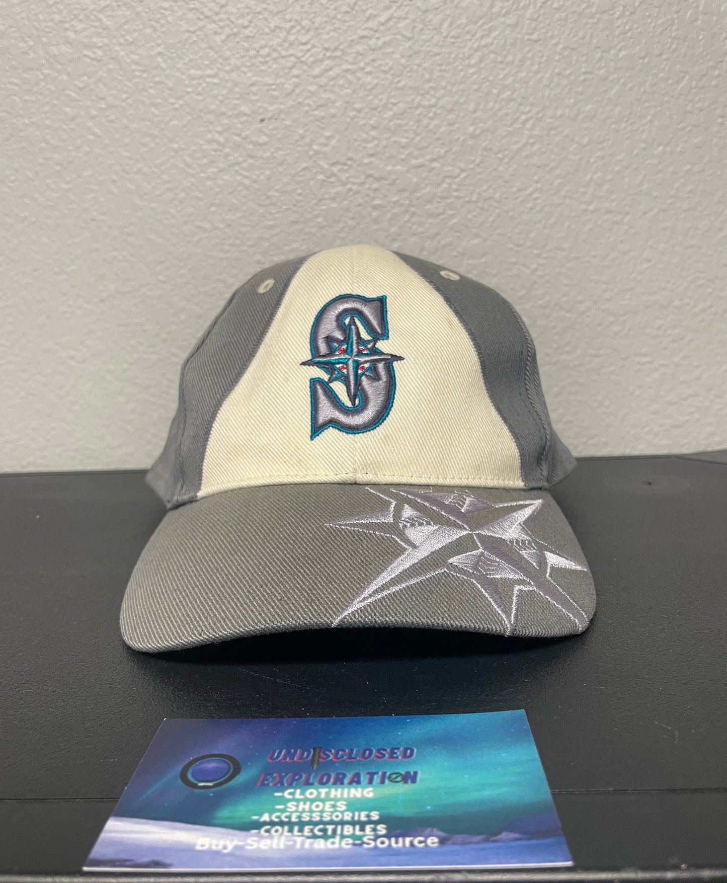 Vintage 2000s Seattle Mariners grey and white hat