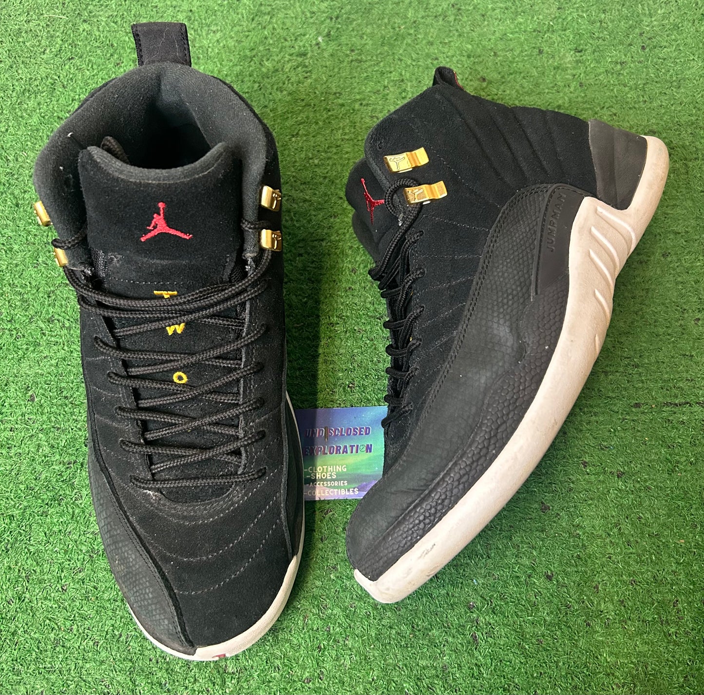 Jordan 12 reverse taxi size 8.5men/10women