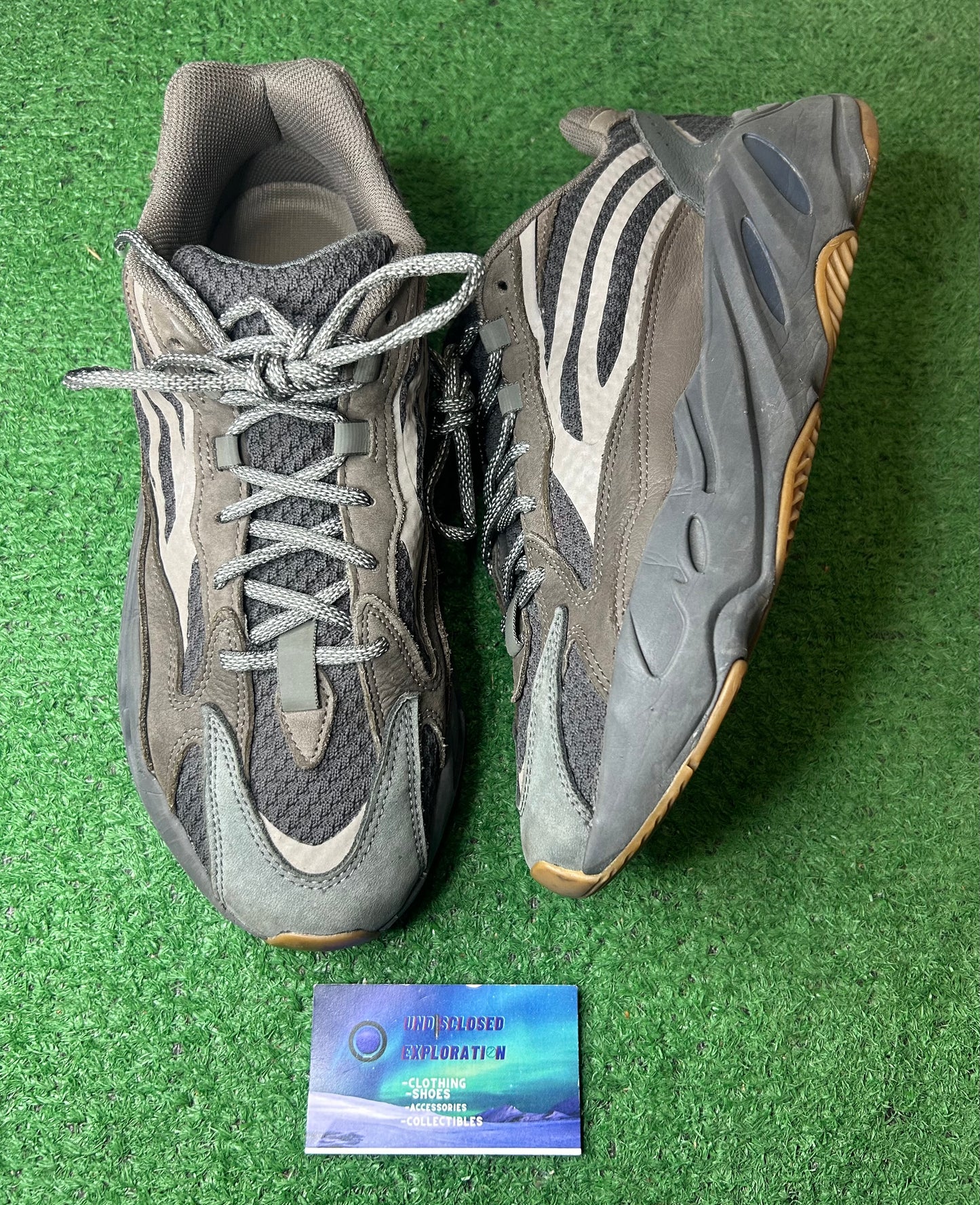 Yeezy 700 V2 Geode size 10.5men/12women