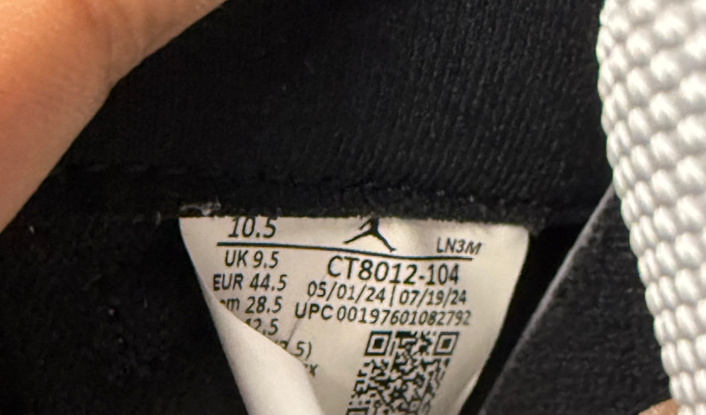 Jordan 11 Legend Blue 10.5 Men/12 Women “Preowned”
