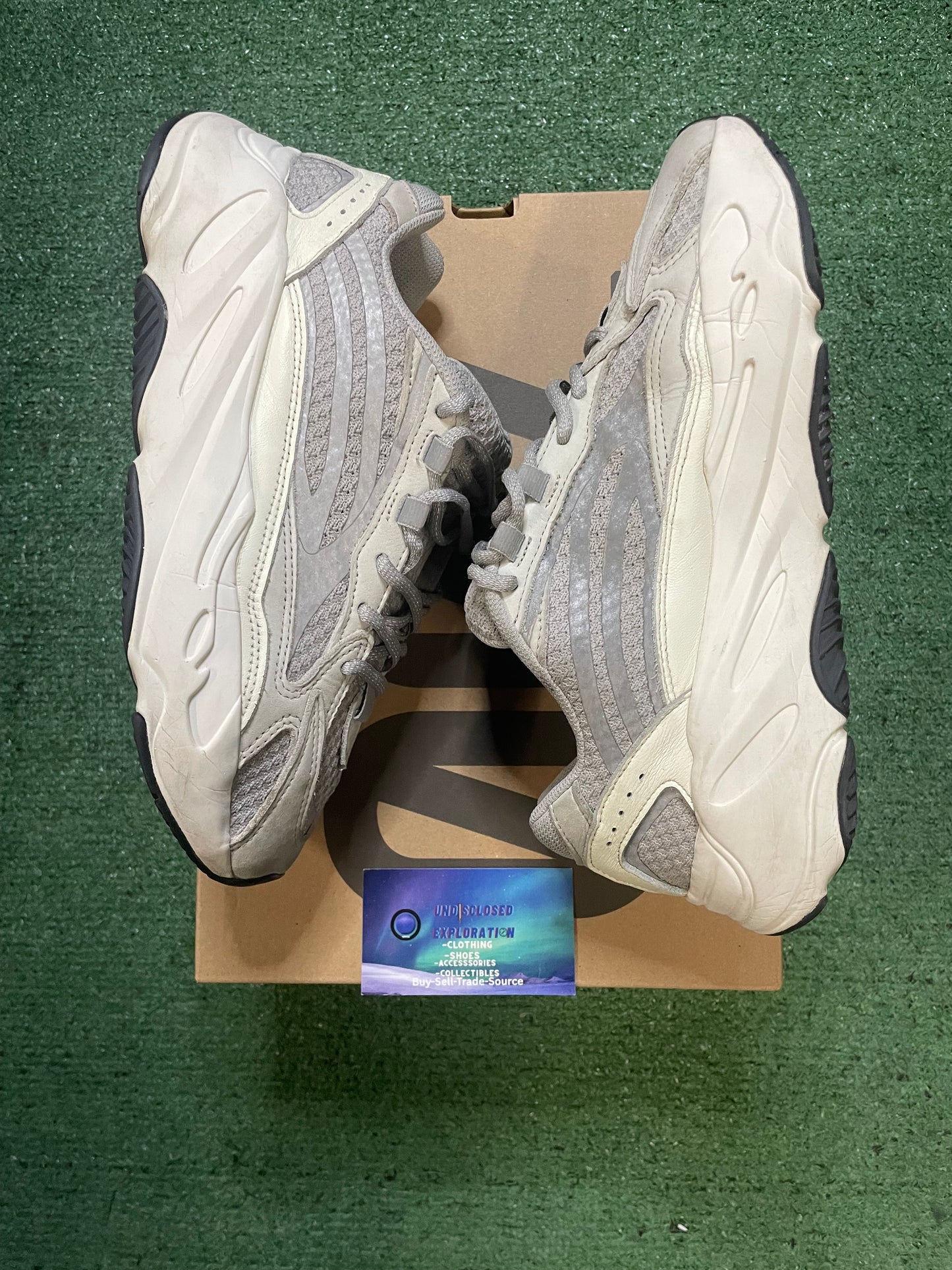 Yeezy Boost 700 v2 static size 8.5men/10women
