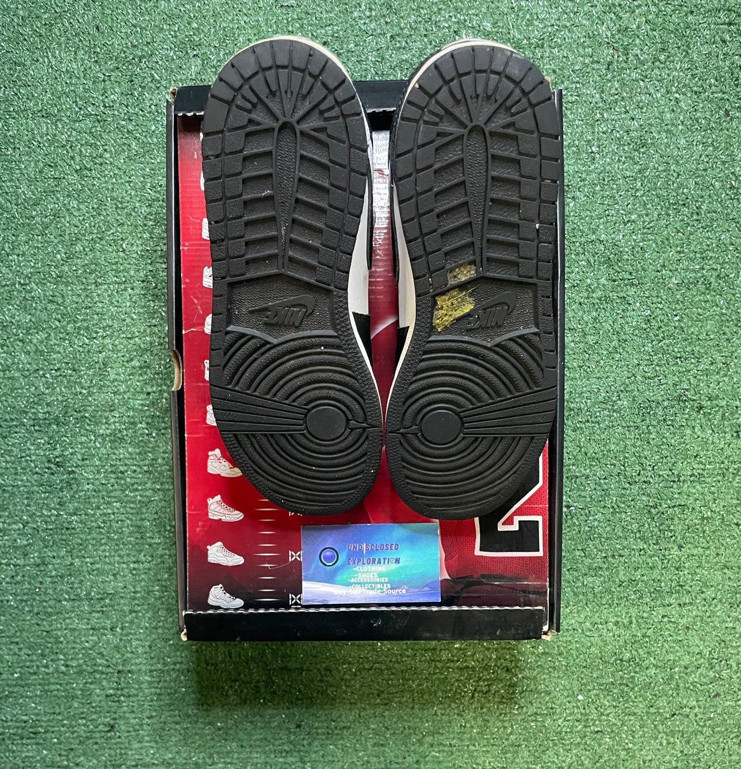 Air Jordan 1 high countdown pack size 5youth/6.5women