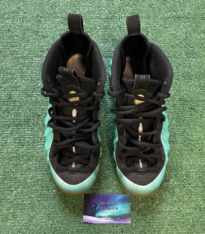 Nike Foamposite pro island green size 8men/9.5women