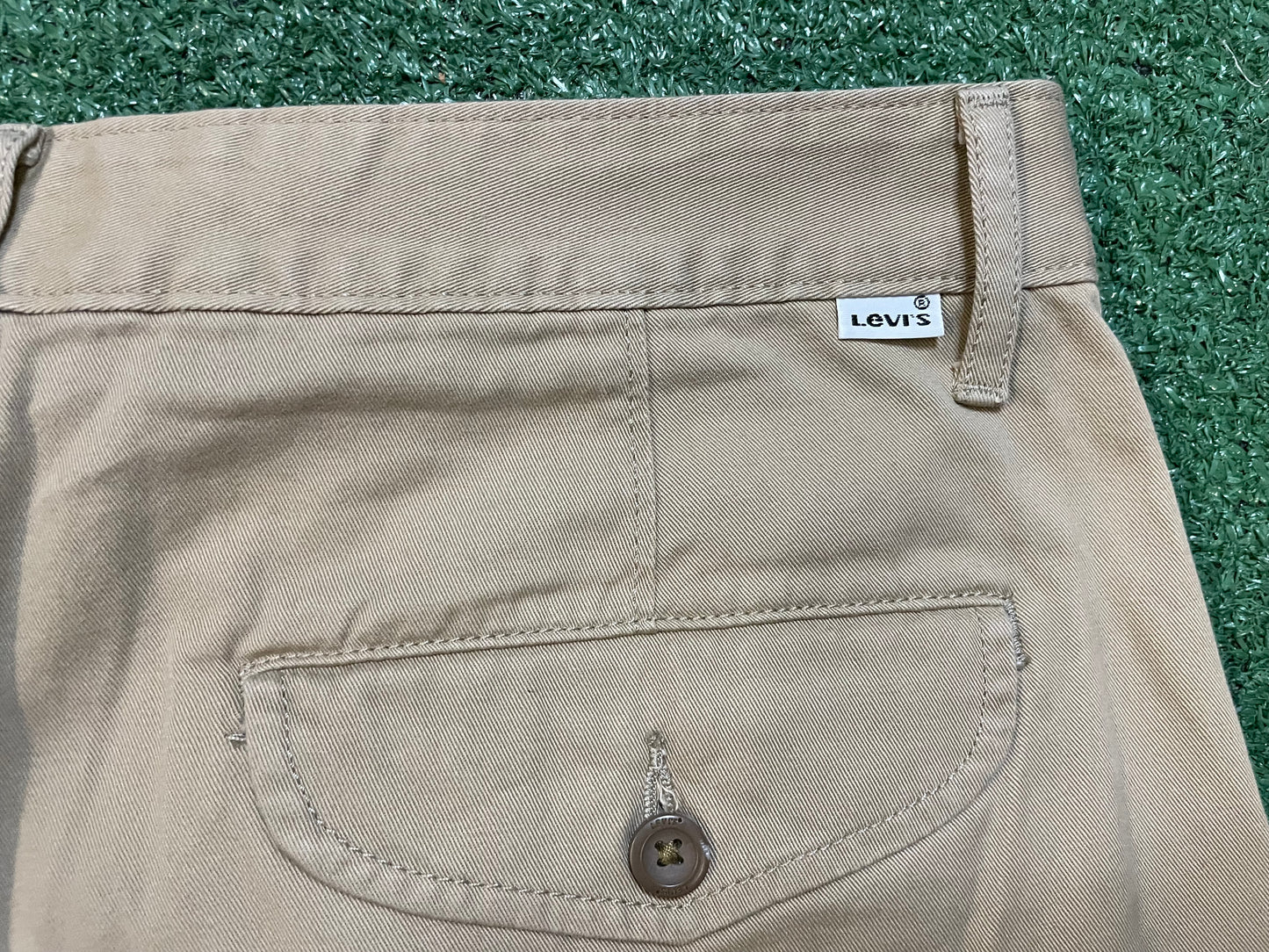 Levi beige cargo shorts