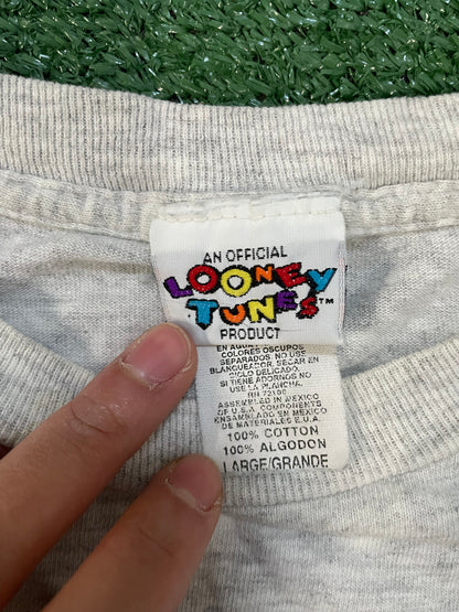 Vintage 1990s Looney Tunes Wile E coyote and roadrunner tee