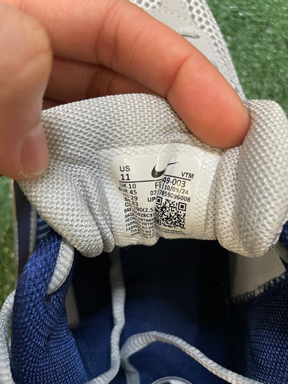 Nike Vomero 5 yankee size 11men/12.5women