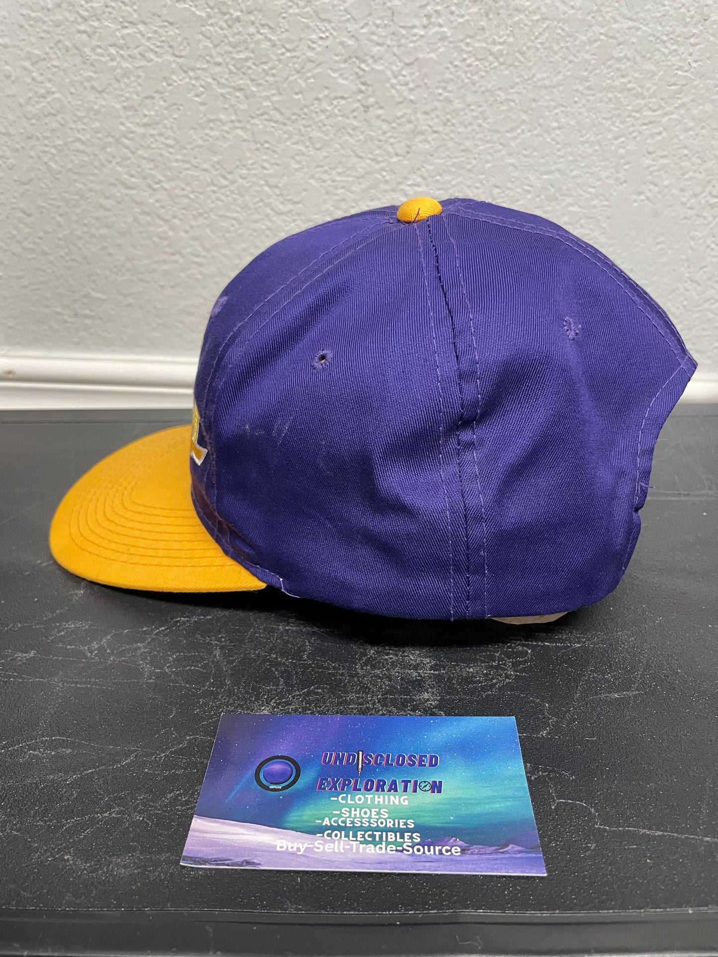 Vintage 1990s UW university of Washington Huskies sports specialties script hat