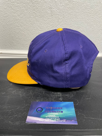 Vintage 1990s UW university of Washington Huskies sports specialties script hat