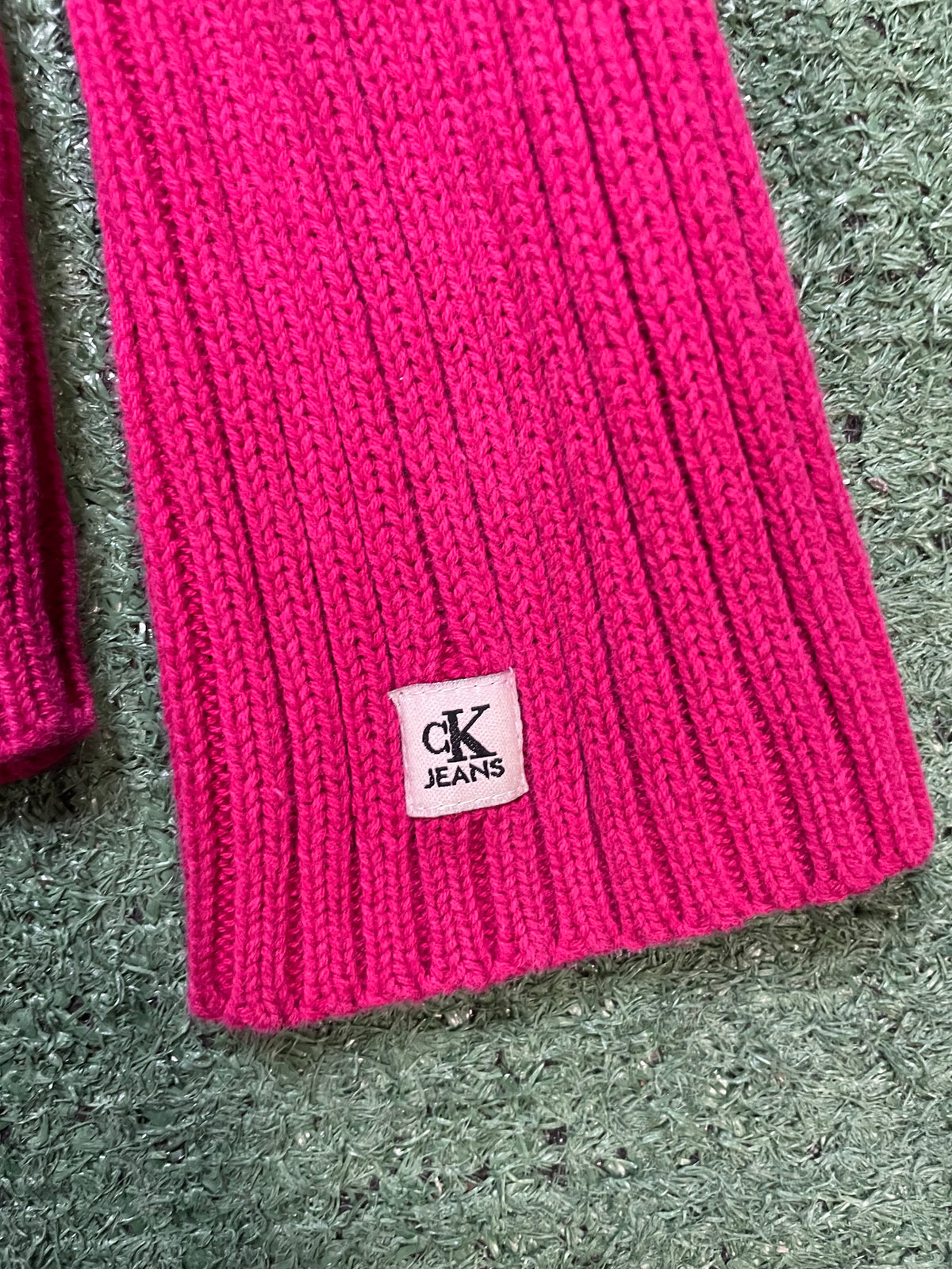 Calvin Klein jeans magenta ribbed crewneck