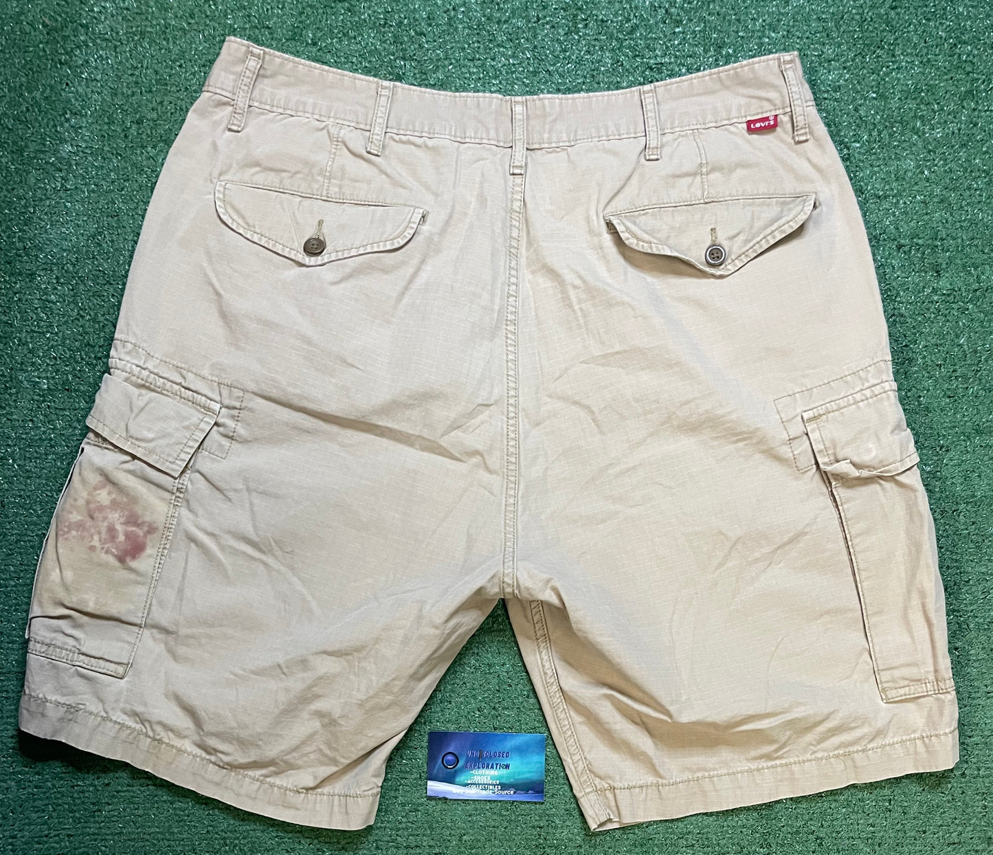 Levi beige cargo shorts