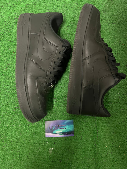 Air Force 1 low black size 11.5men/13women