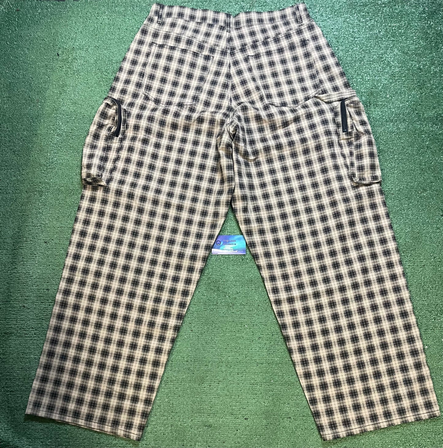 Gv Gallery Raspberry hills plaid cargos