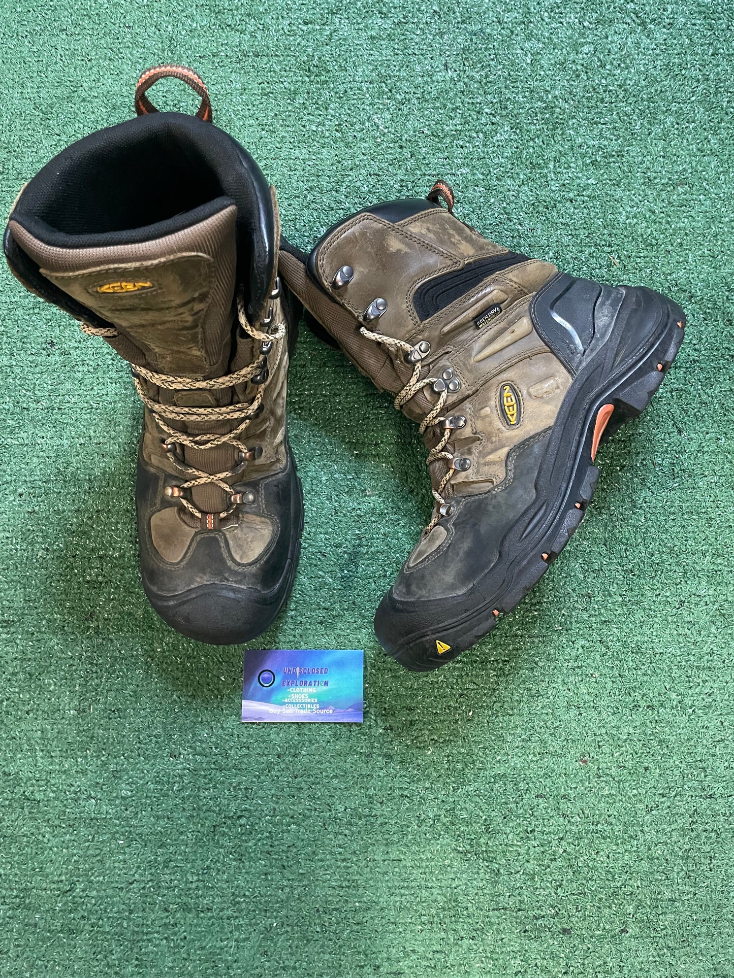 KEEN coburg 8 Utility boots size 11men/12.5women