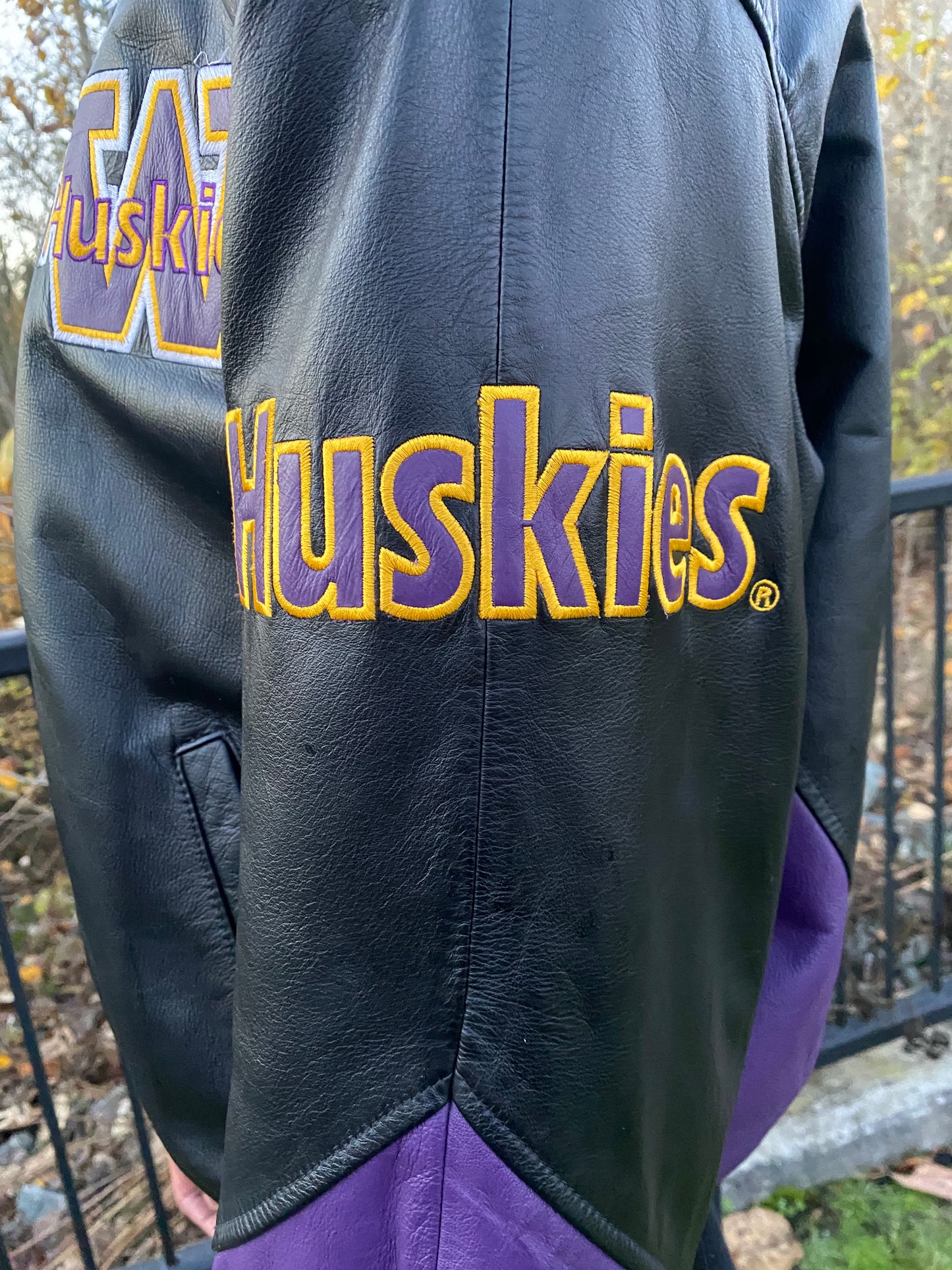 Vintage huskies university of Washington leather jacket