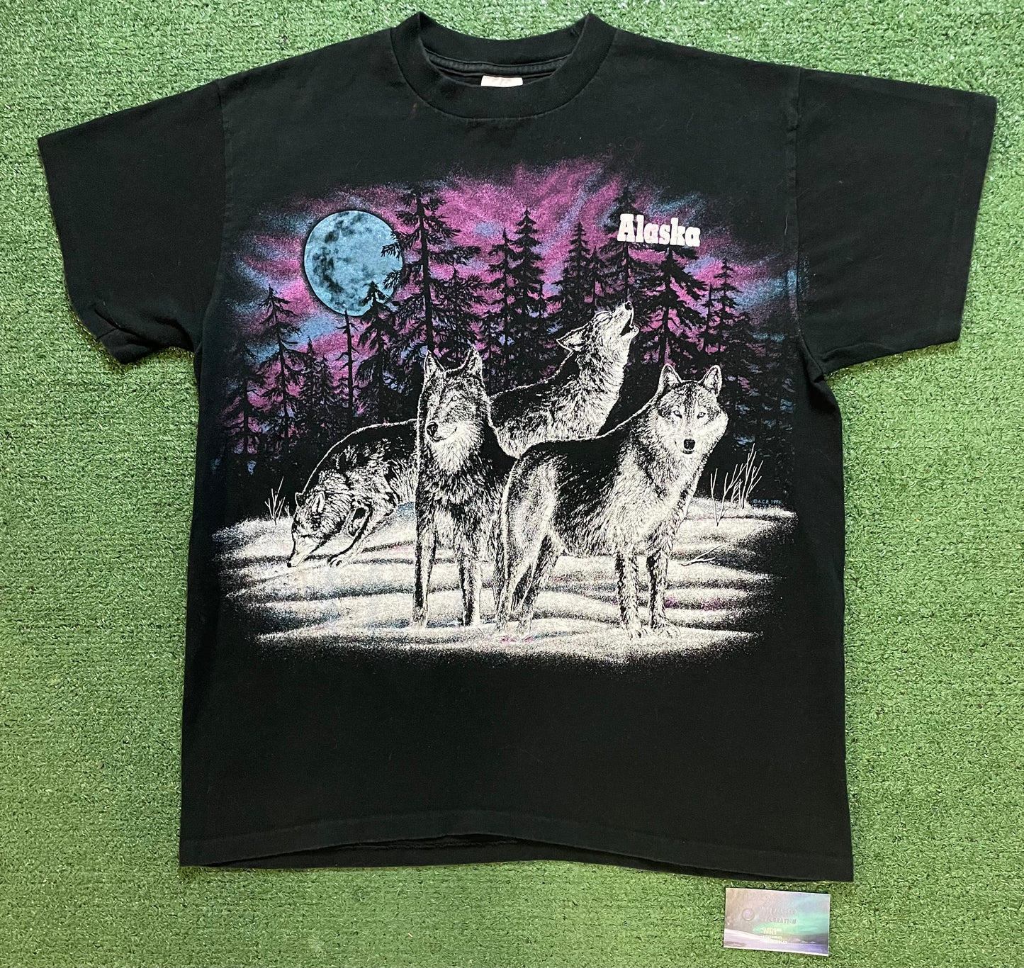 Vintage 1990s Alaska wolves tee