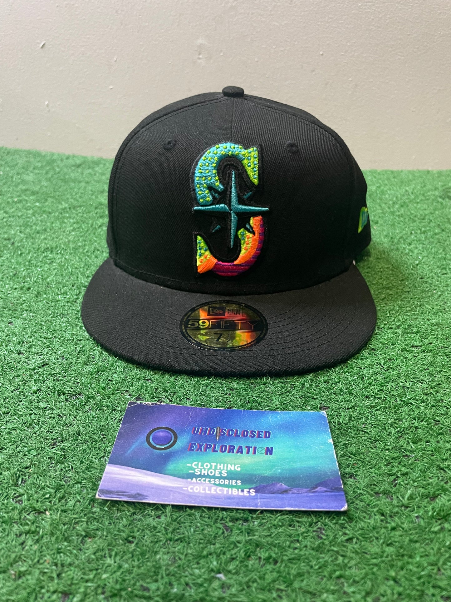 Seattle Mariners neon fill fitted hat