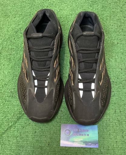 Yeezy 700 V3 “Clay Brown” size 9.5men/11women